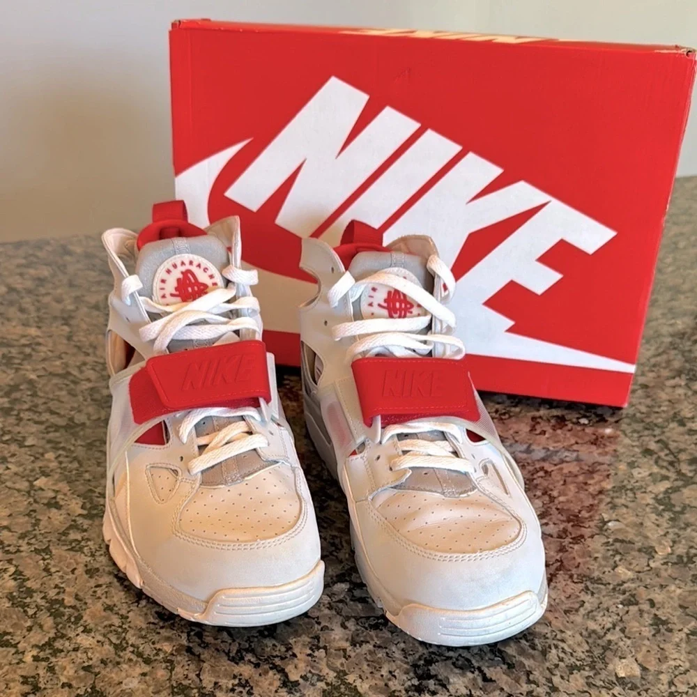 Nike trainer huarache White and Red Sneakers EUC 10.5